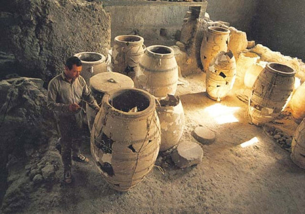 The History Of Wine In 8 Glasses - July 2026